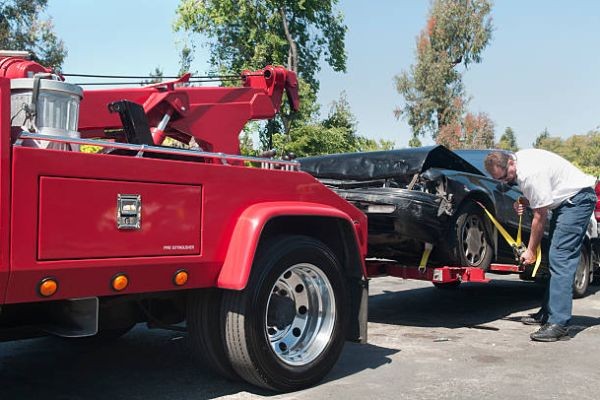 How Medium-Duty Towing in Circleville, UT Supports Commercial and Oversized Vehicles