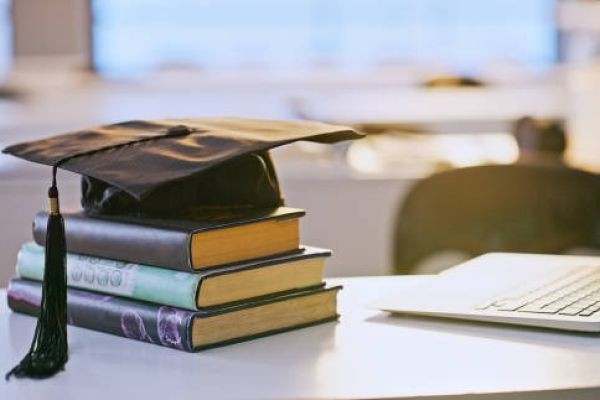 What to Expect When Buying an Assignment Writing Service: A Buyer Guide