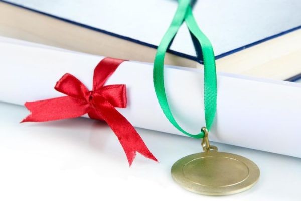 Why Graduation Medals Matter in Academic Ceremonies?