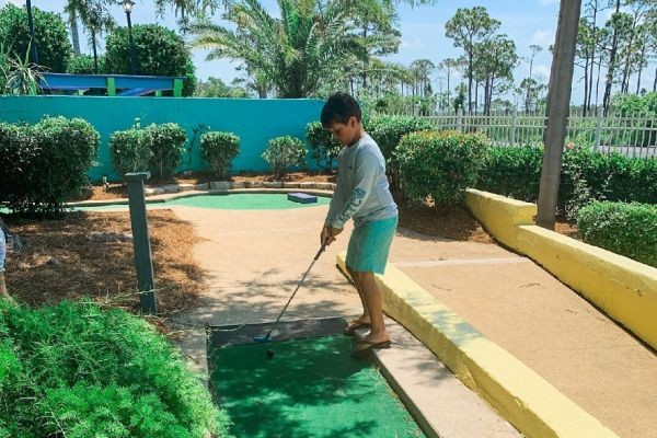Glow Golf: An Exciting Indoor Adventure for Families and Friends