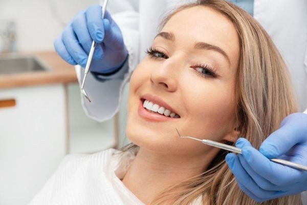 Professional Teeth Whitening vs. At-Home Whitening: Which Is Better?