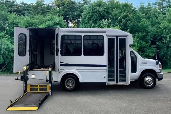 What Accessibility Features Should You Look for in a Wheelchair Lift Bus?