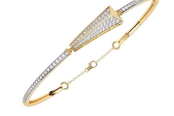 Diamond Necklaces for V-Neck vs. Round-Neck Outfits | Styling Guide | KEIAN LUXANDOR