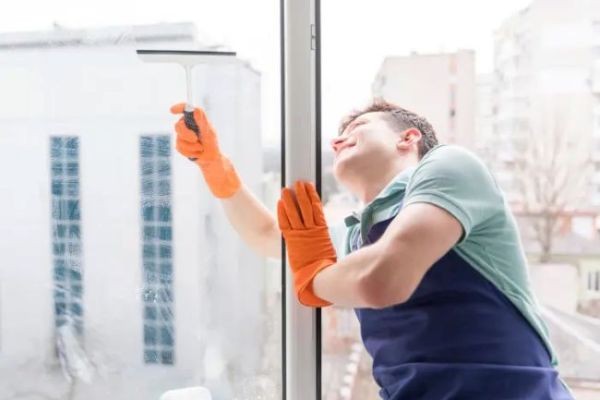 Mastering The Art of Clarity with Window Cleaning in Notting Hill
