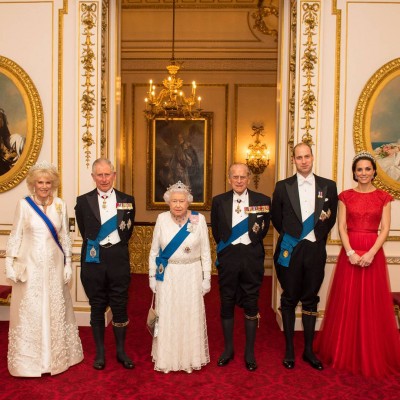 В Сети появился новый официальный портрет британской королевской семьи